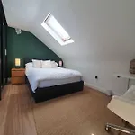 Loft Apartment Near Harry Potter Coaches