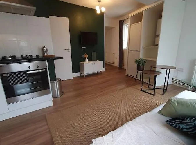Loft Apartment Near Harry Potter Coaches